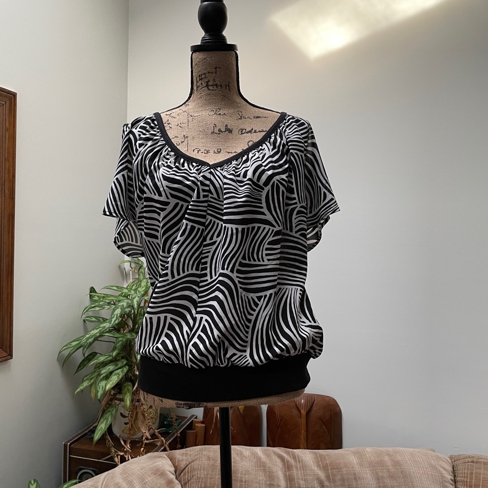 🆕 Old Navy cold shoulder top